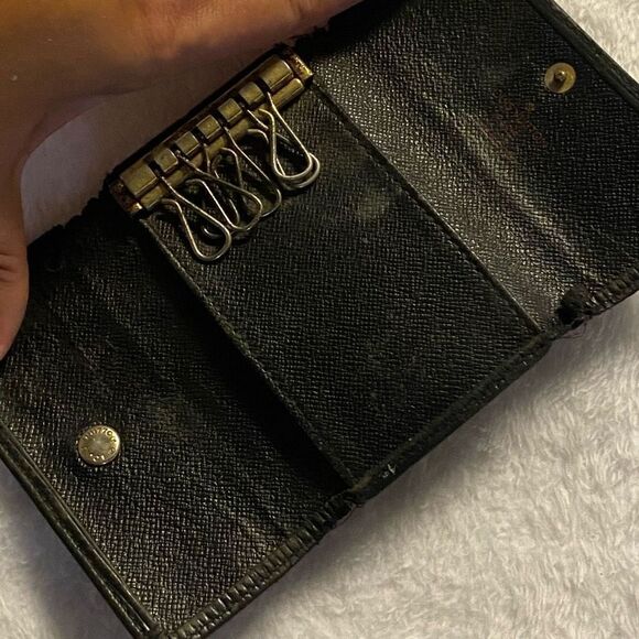 *Very Worn* Authentic Louis Vuitton 2004 Black Epi Leather 6 Key Case - Picture 8 of 10
